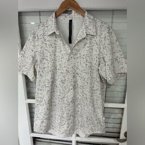 Lululemon Men's White Patterned Button Down Short Sleeve Shirt